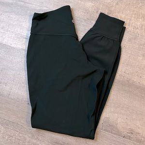 EUC lululemon Align jogger 25” in Rainforest Green sz 6